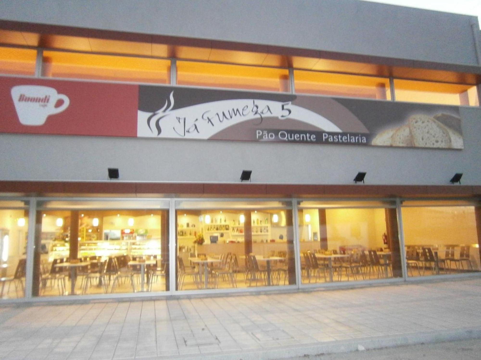 Espacoso T3 Com Terraco & Churrasqueira Campo  Екстериор снимка